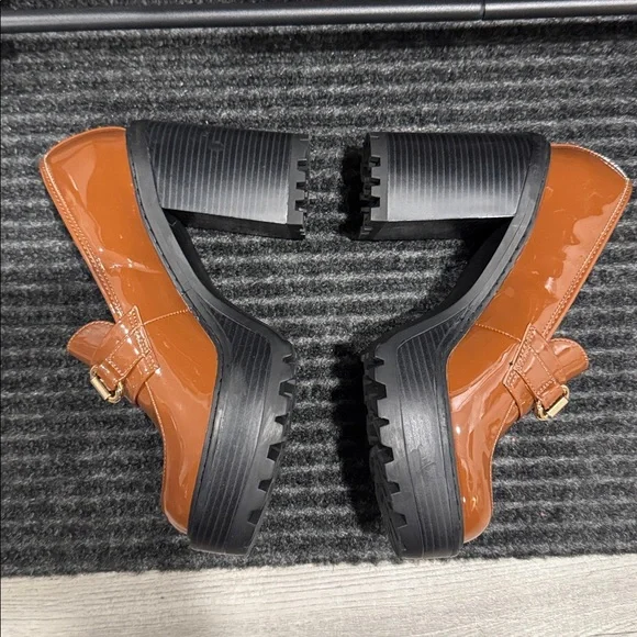 Madden Girl
Kiiera Platform Tailored Lug Sole Heeled Loafers - Picture 5 of 8